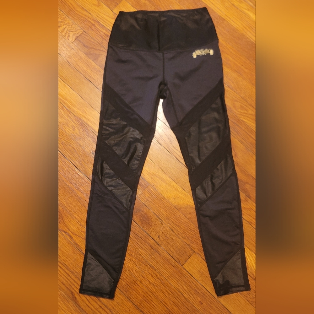 Chestee barbell box leggings